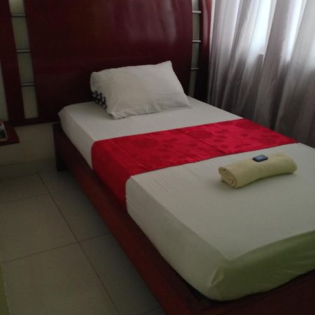 Hotel Center Plaza Plus Кукута Экстерьер фото