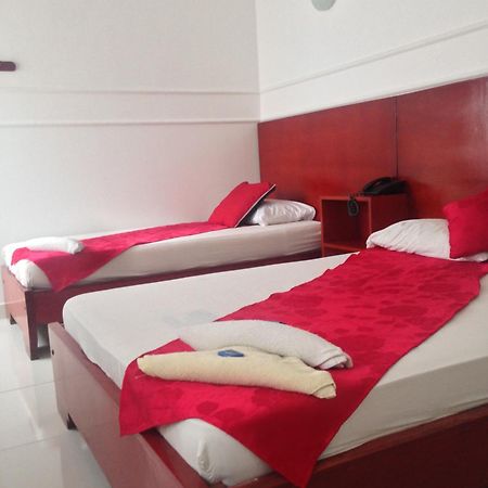 Hotel Center Plaza Plus Кукута Экстерьер фото