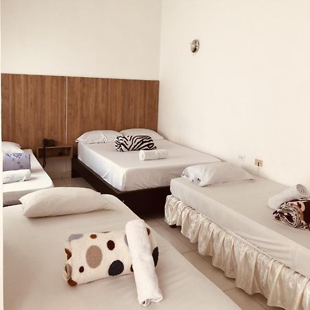Hotel Center Plaza Plus Кукута Экстерьер фото