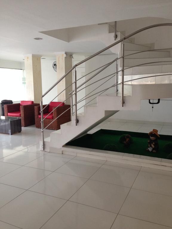 Hotel Center Plaza Plus Кукута Экстерьер фото