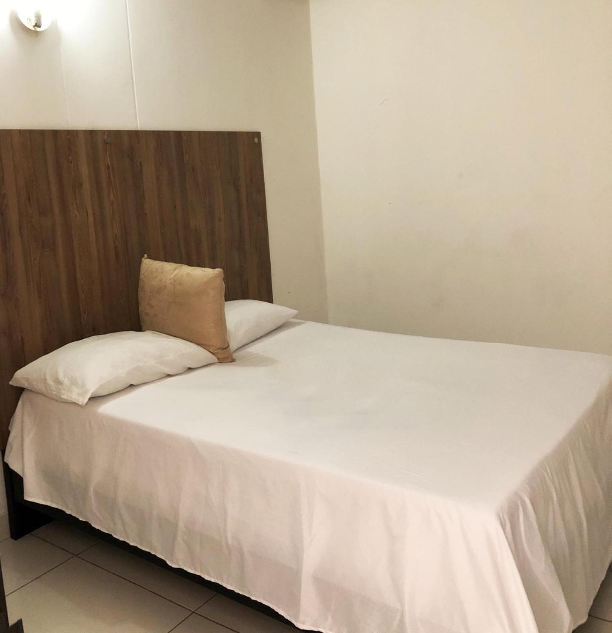 Hotel Center Plaza Plus Кукута Экстерьер фото