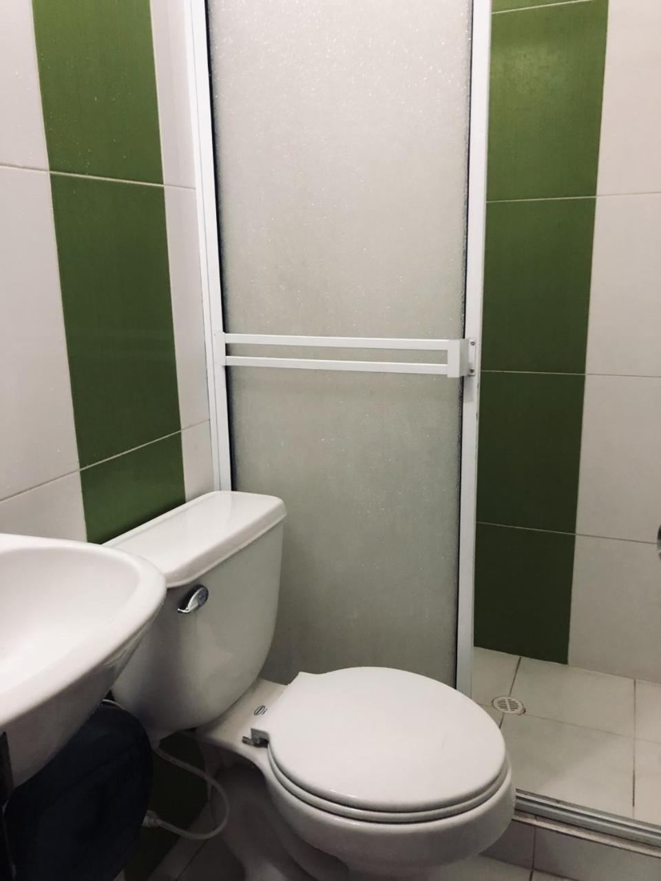 Hotel Center Plaza Plus Кукута Экстерьер фото