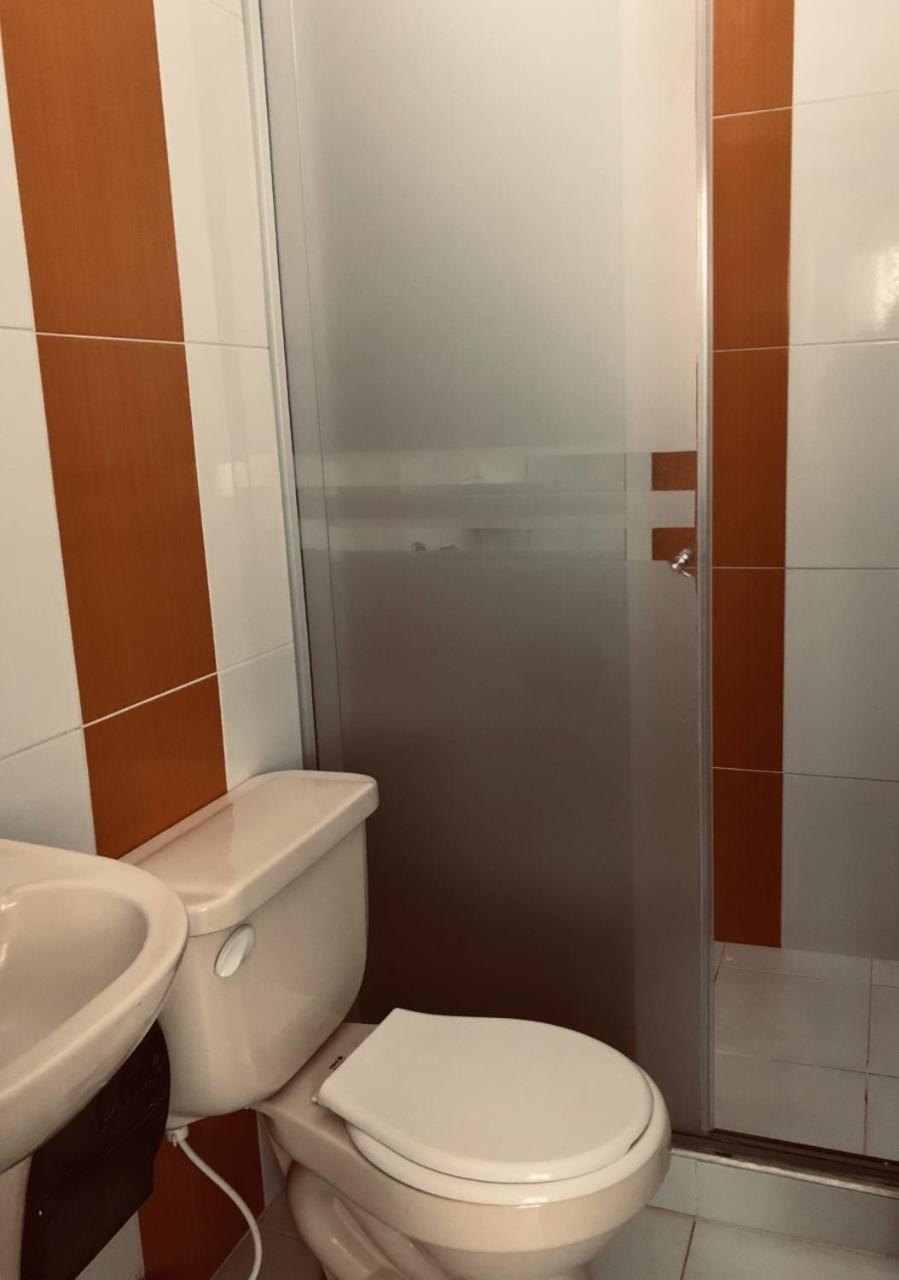 Hotel Center Plaza Plus Кукута Экстерьер фото