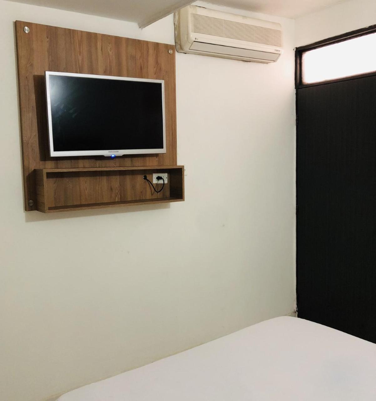 Hotel Center Plaza Plus Кукута Экстерьер фото