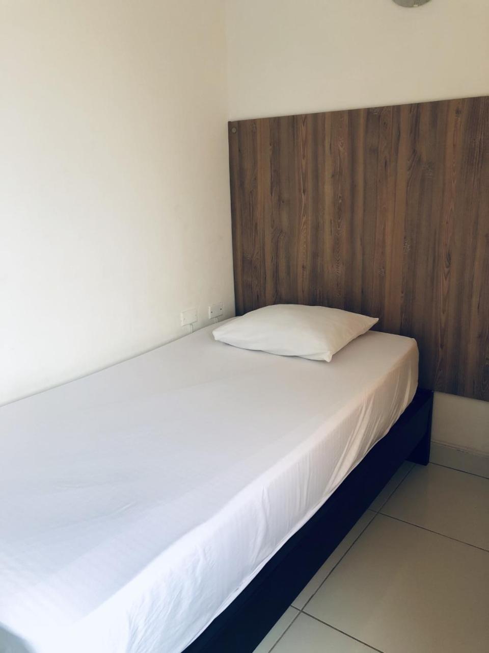 Hotel Center Plaza Plus Кукута Экстерьер фото