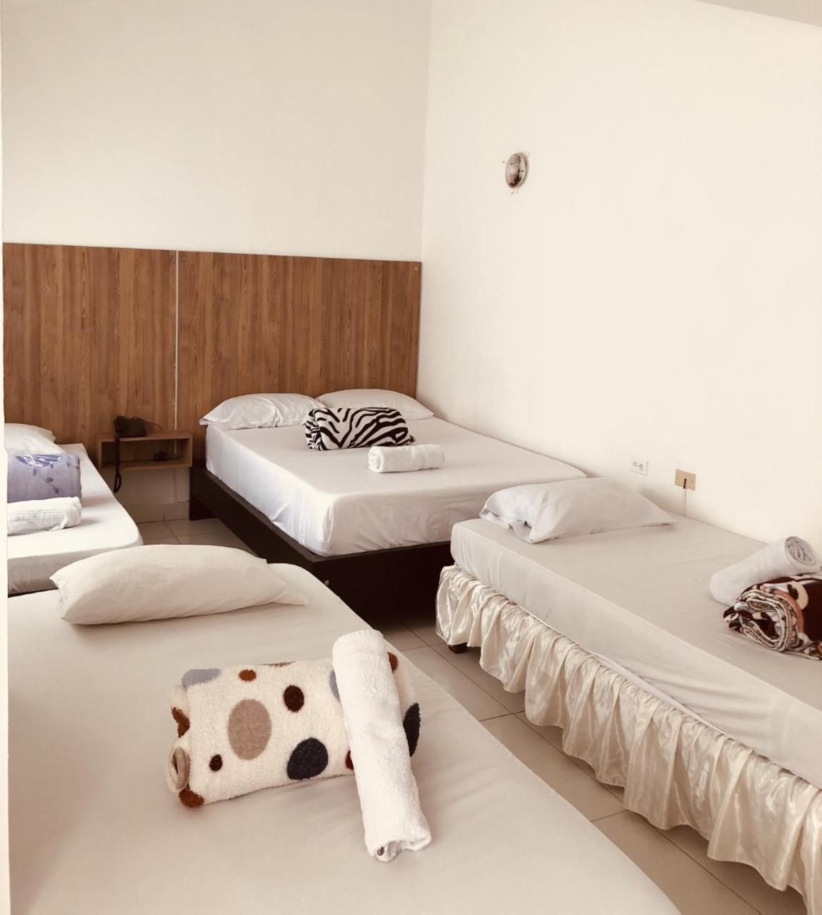 Hotel Center Plaza Plus Кукута Экстерьер фото