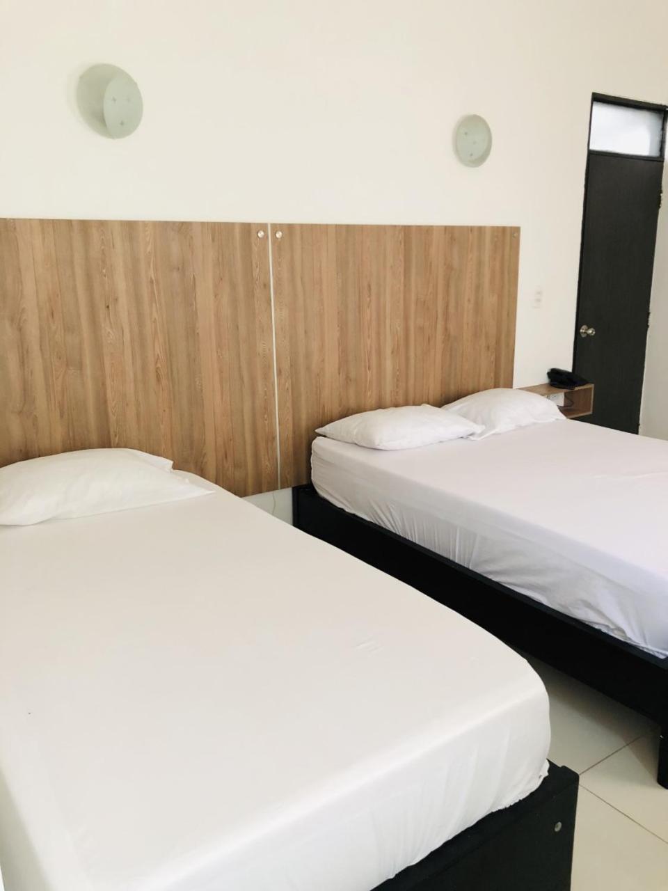 Hotel Center Plaza Plus Кукута Экстерьер фото