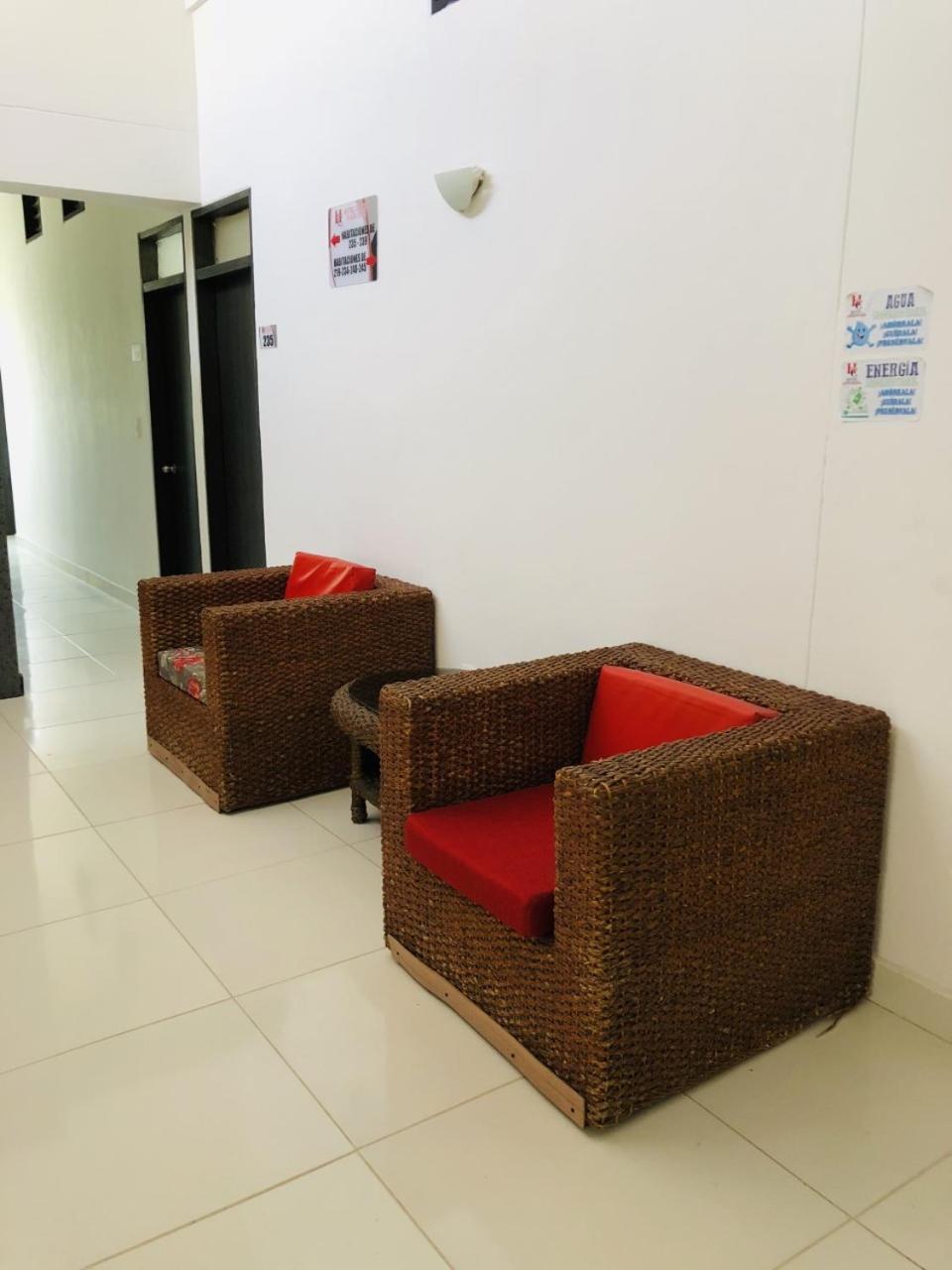 Hotel Center Plaza Plus Кукута Экстерьер фото